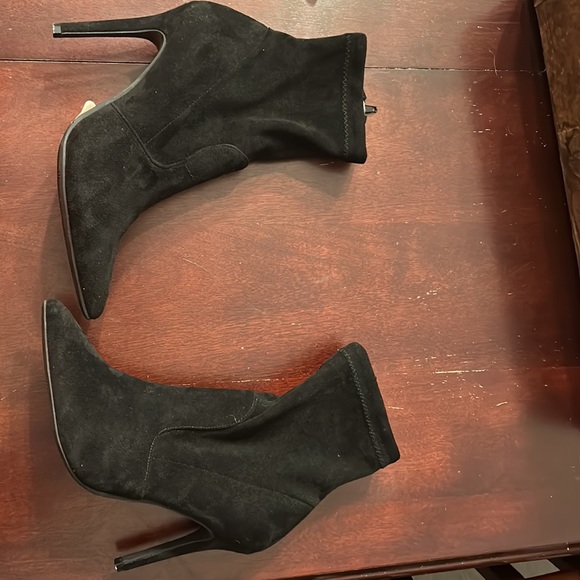 Black Suede ladies, high heel,Le Chateau boots .like new - Picture 3 of 5
